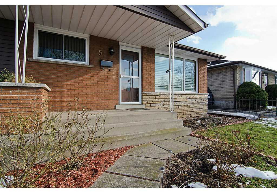 5-empire-court-hamilton-ontario-h3198570